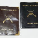 Ovitek za orožni list črne barve